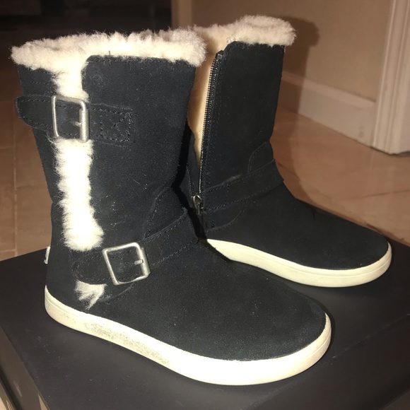 Girls Ugg Boots - Picture 1 of 8